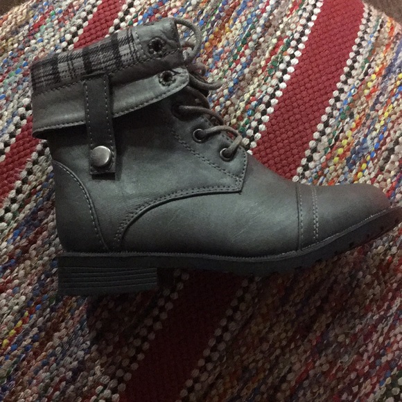 Boots - Picture 2 of 3